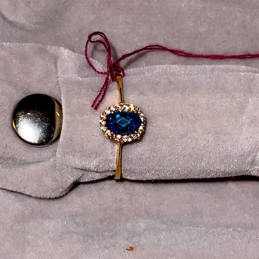 Solid gold 18K ring size # 7 with stone blue London